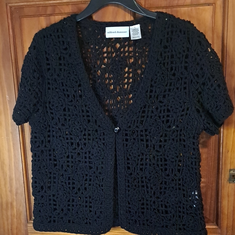 Alfred Dunner Black Cropped V-Neck Blouse